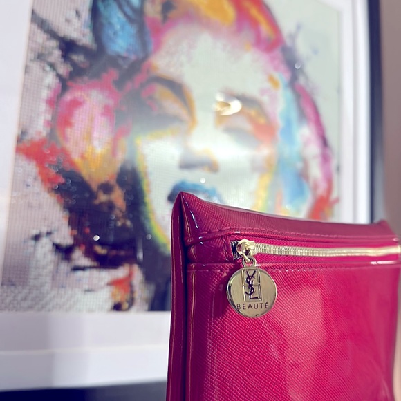 Yyves‎ Saint Laurent - Picture 7 of 7